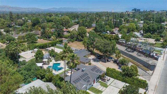 23051 Burbank Boulevard, Woodland Hills, CA 91367