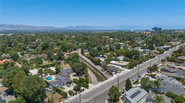 23051 Burbank Boulevard, Woodland Hills, CA 91367