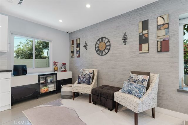 23051 Burbank Boulevard, Woodland Hills, CA 91367
