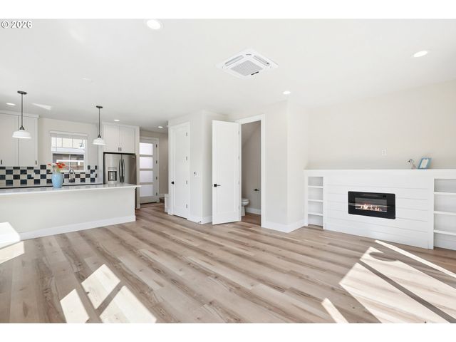 5446 Ne PRESCOTT St 4, Portland, OR 97218