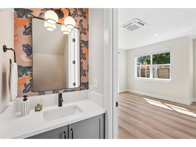 5446 Ne PRESCOTT St 4, Portland, OR 97218