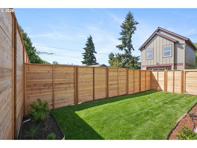 5446 Ne PRESCOTT St 4, Portland, OR 97218