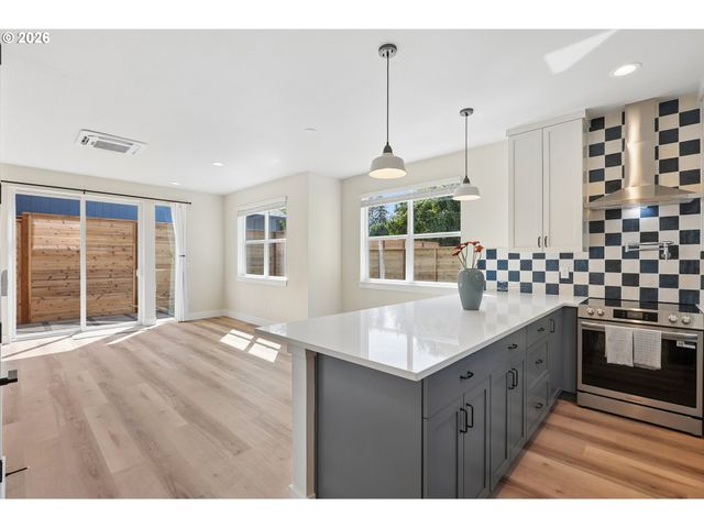 5446 Ne PRESCOTT St 4, Portland, OR 97218