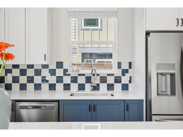 5446 Ne PRESCOTT St 4, Portland, OR 97218