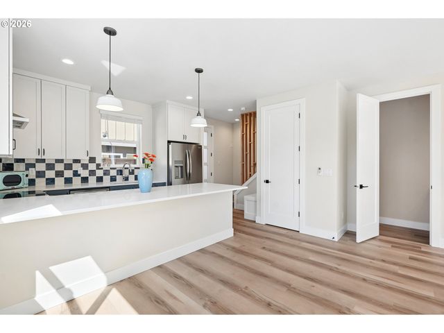 5446 Ne PRESCOTT St 4, Portland, OR 97218