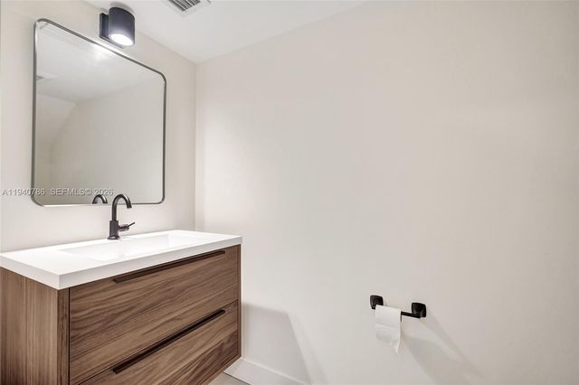 3073 Hibiscus St., Miami, FL 33133