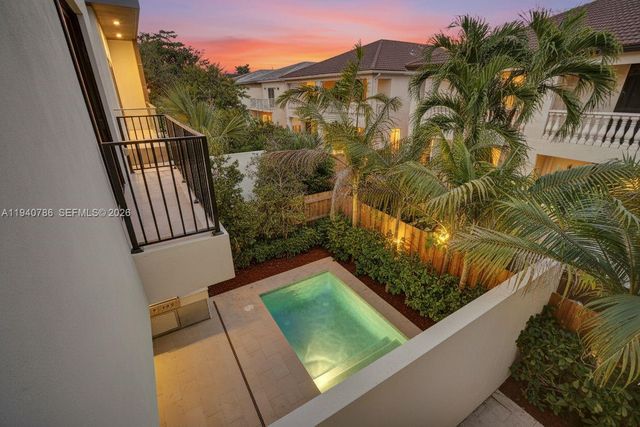 3073 Hibiscus St., Miami, FL 33133