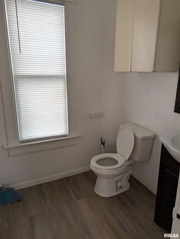 805 E BEHRENDS Avenue, Peoria, IL 61603