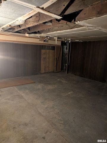 805 E BEHRENDS Avenue, Peoria, IL 61603