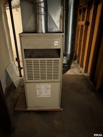 805 E BEHRENDS Avenue, Peoria, IL 61603