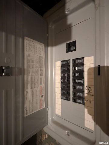 805 E BEHRENDS Avenue, Peoria, IL 61603