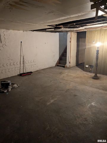 805 E BEHRENDS Avenue, Peoria, IL 61603