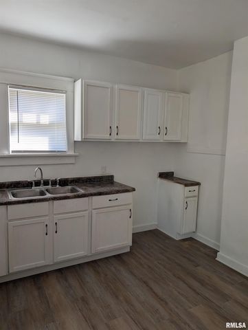 805 E BEHRENDS Avenue, Peoria, IL 61603