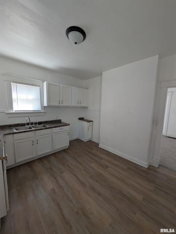 805 E BEHRENDS Avenue, Peoria, IL 61603