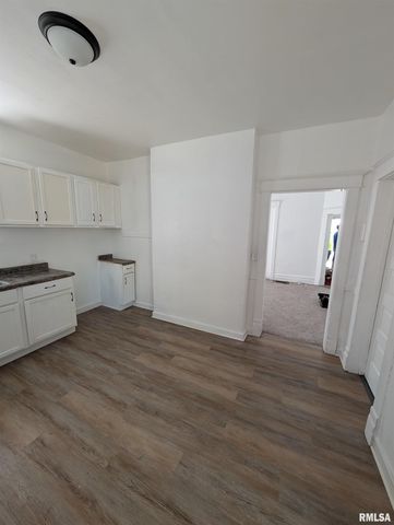 805 E BEHRENDS Avenue, Peoria, IL 61603