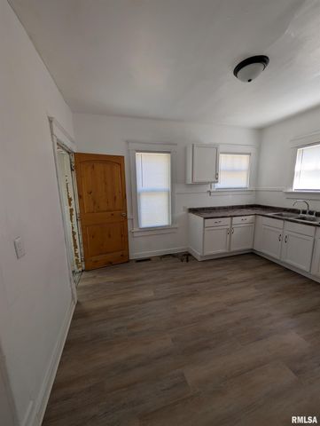 805 E BEHRENDS Avenue, Peoria, IL 61603