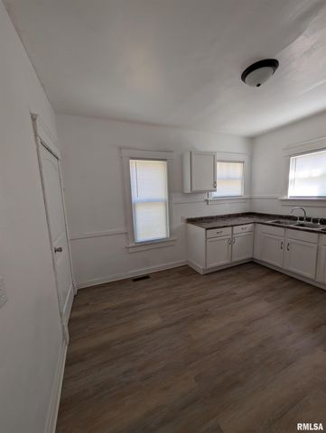 805 E BEHRENDS Avenue, Peoria, IL 61603