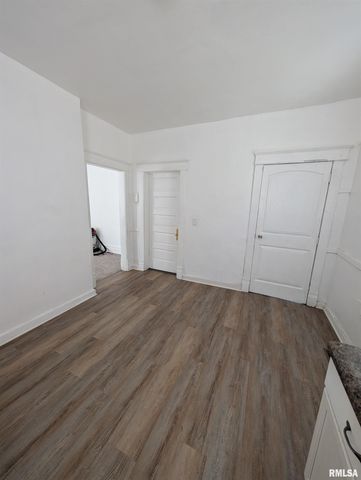 805 E BEHRENDS Avenue, Peoria, IL 61603