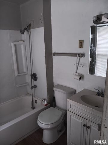 805 E BEHRENDS Avenue, Peoria, IL 61603