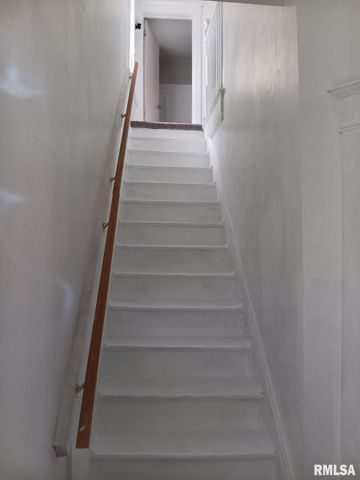 805 E BEHRENDS Avenue, Peoria, IL 61603