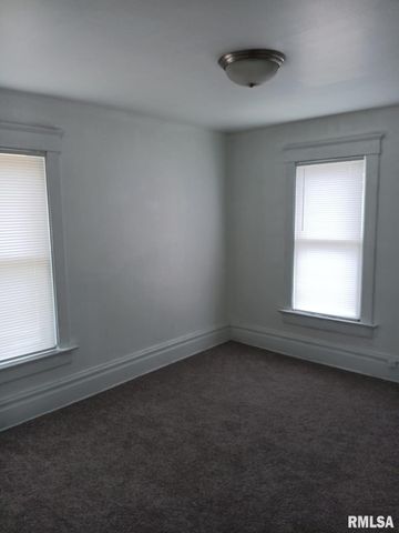 805 E BEHRENDS Avenue, Peoria, IL 61603