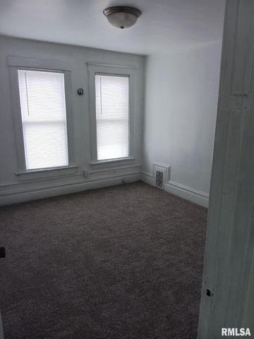 805 E BEHRENDS Avenue, Peoria, IL 61603