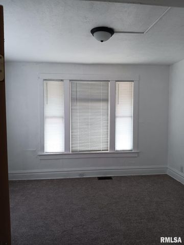 805 E BEHRENDS Avenue, Peoria, IL 61603