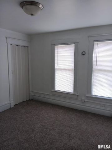 805 E BEHRENDS Avenue, Peoria, IL 61603