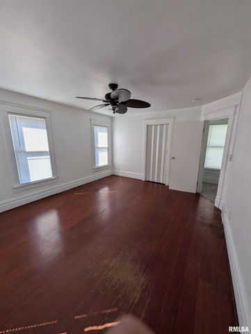 805 E BEHRENDS Avenue, Peoria, IL 61603