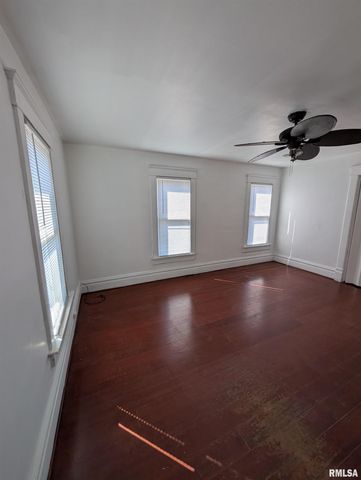 805 E BEHRENDS Avenue, Peoria, IL 61603