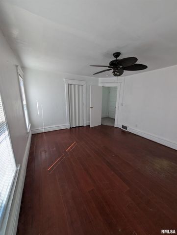 805 E BEHRENDS Avenue, Peoria, IL 61603