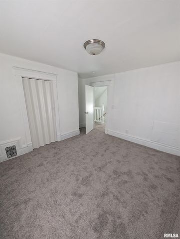 805 E BEHRENDS Avenue, Peoria, IL 61603