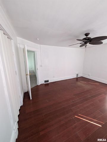 805 E BEHRENDS Avenue, Peoria, IL 61603