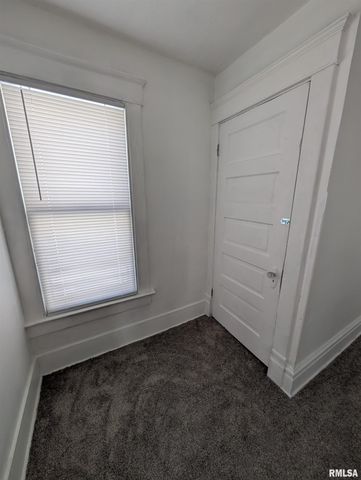 805 E BEHRENDS Avenue, Peoria, IL 61603