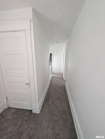 805 E BEHRENDS Avenue, Peoria, IL 61603