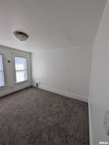 805 E BEHRENDS Avenue, Peoria, IL 61603