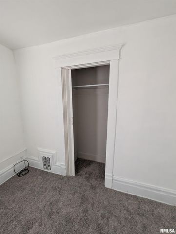 805 E BEHRENDS Avenue, Peoria, IL 61603