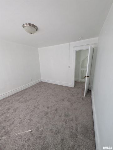 805 E BEHRENDS Avenue, Peoria, IL 61603