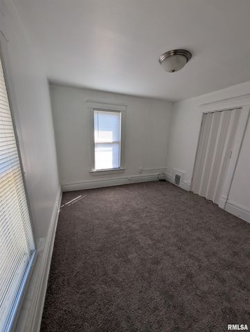 805 E BEHRENDS Avenue, Peoria, IL 61603