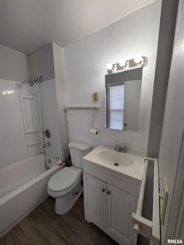 805 E BEHRENDS Avenue, Peoria, IL 61603