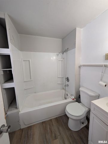 805 E BEHRENDS Avenue, Peoria, IL 61603