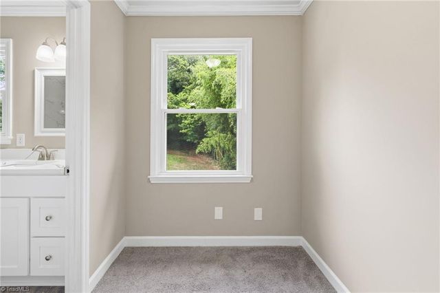 3721 Herchel Lane, Winston-salem, NC 27106