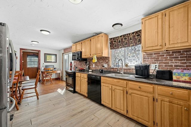 152 Beaverbrook Pkwy, Worcester, MA 01603