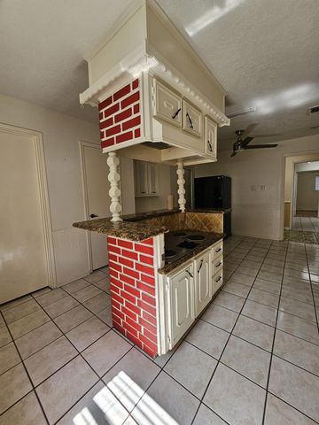 9415 Spellman Road, Houston, TX 77031