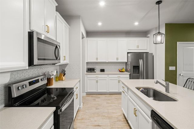 26008 WOVEN WICKER BEND, Lutz, FL 33559