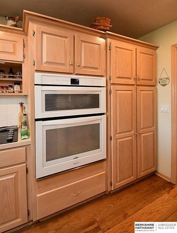 10012 S 172nd Circle, Omaha, NE 68136