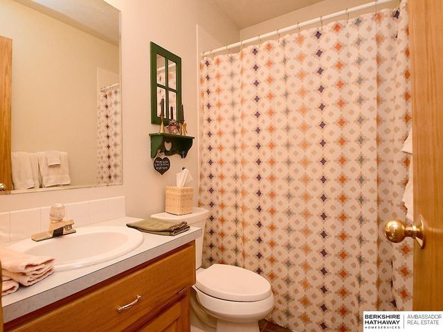 10012 S 172nd Circle, Omaha, NE 68136