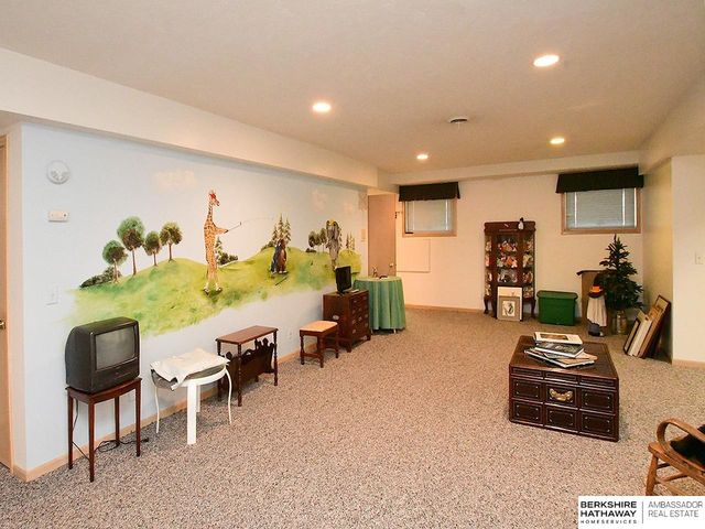 10012 S 172nd Circle, Omaha, NE 68136