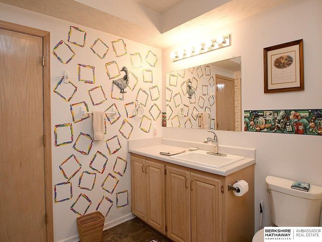 10012 S 172nd Circle, Omaha, NE 68136