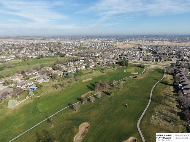 10012 S 172nd Circle, Omaha, NE 68136